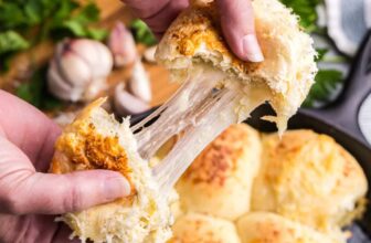 Tacky Garlic Butter Pull Aside Rolls