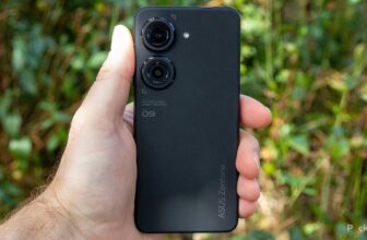 I’m sorry, however small smartphones aren’t making a comeback