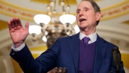 Sen. Wyden Warns of Mass Surveillance Amid Pentagon’s Combat With Anthropic