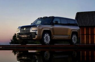 BYD Yangwang U8L Dingzang Version: Extremely-Luxurious SUV With Zero-Gravity Seats